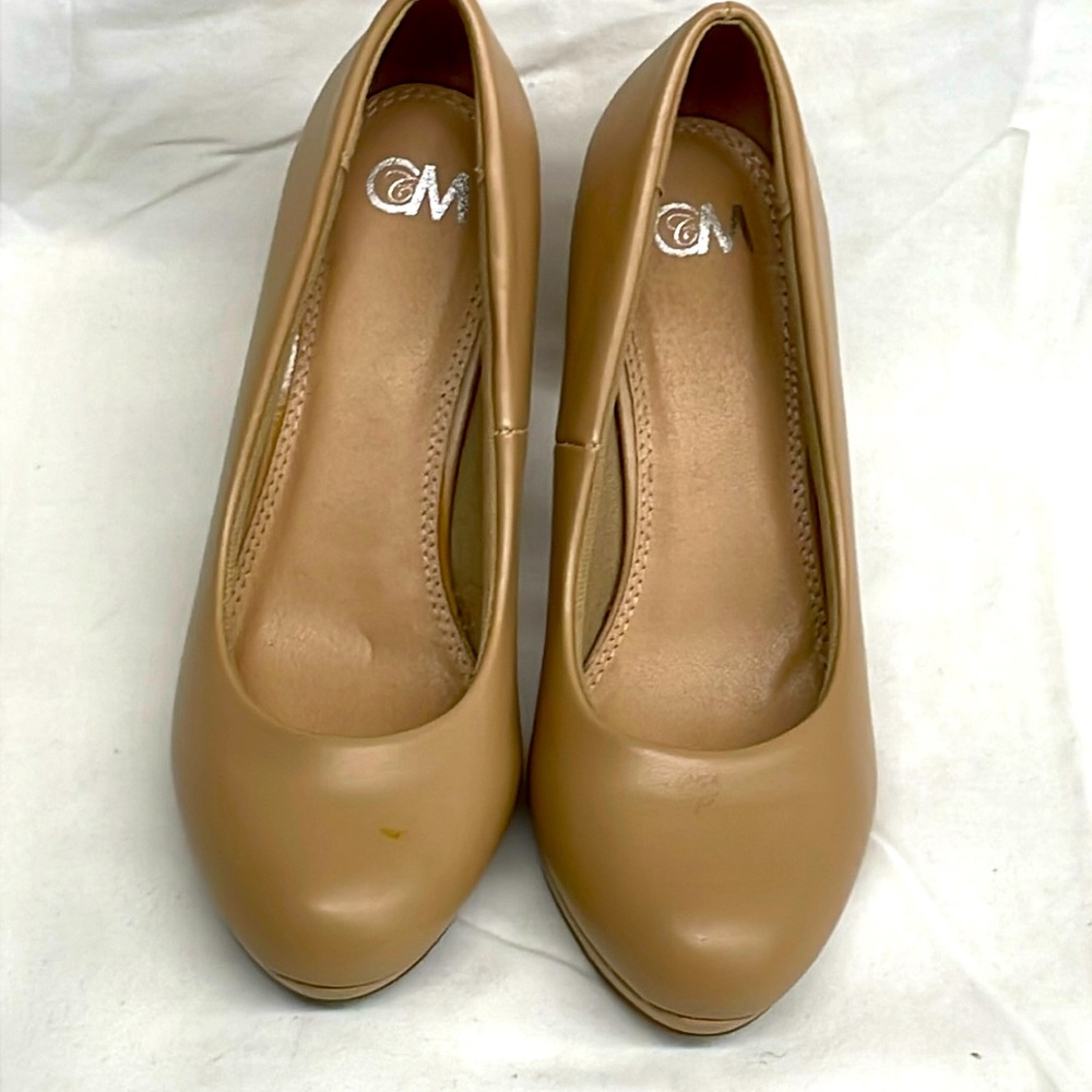NEW!!! C&M faux leather low platform heels ladies sz 6 6/21/4